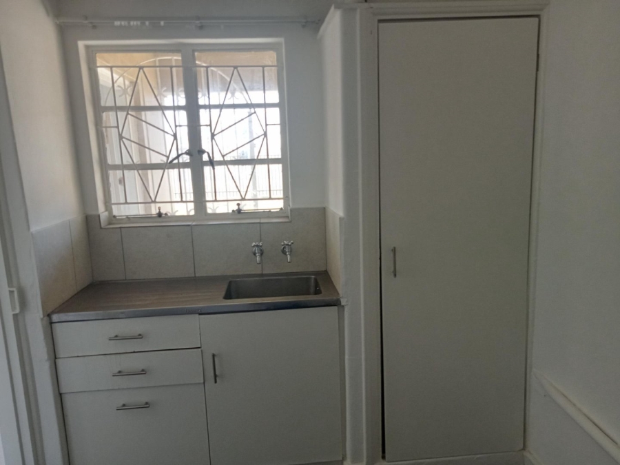 To Let 1 Bedroom Property for Rent in Brooklyn Western Cape